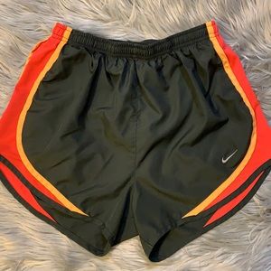 ✨NIKE SHORTS, SIZE SMALL✨